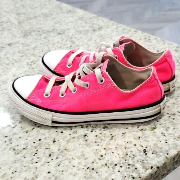 Toddler Converse Hyper Pink, kids size 2 - Picture 5 of 7